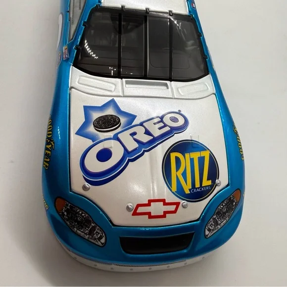 2004 Dale Earnhardt Jr #8 Oreo/Ritz NASCAR 1:24 Scale Stock Car - Picture 14 of 16